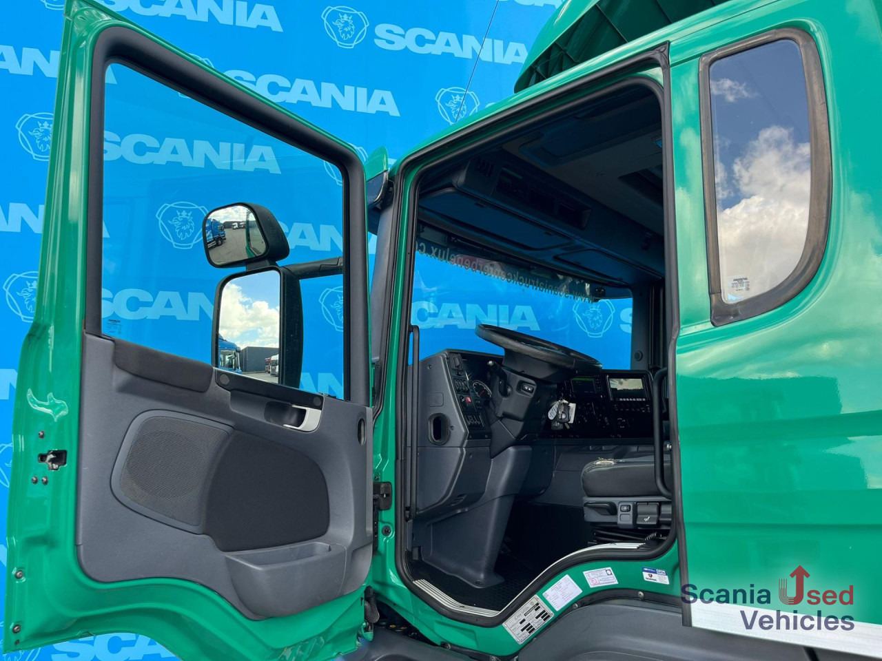 SCANIA P 320 DB6x2*4MNB RETARDER FULL AIR 8T TAIL LIFT 2T - Camión caja cerrada: foto 5 SCANIA P 320 DB6x2*4MNB RETARDER FULL AIR 8T TAIL LIFT 2T - Camión caja cerrada: foto 5