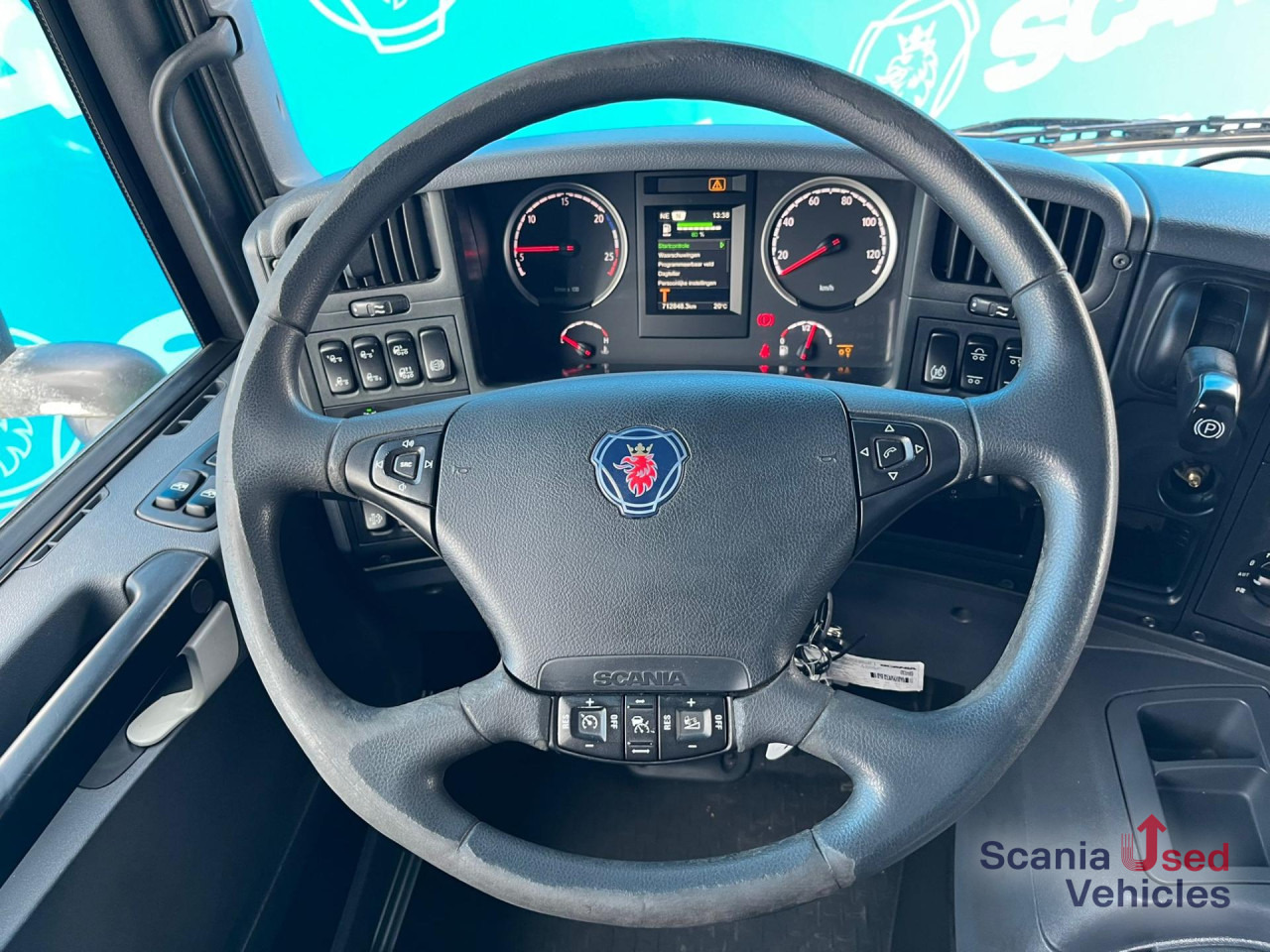 SCANIA P 410 DB6x2*4MNB RETARDER FULL AIR 8T TAIL LIFT 2T - Camión caja cerrada: foto 3 SCANIA P 410 DB6x2*4MNB RETARDER FULL AIR 8T TAIL LIFT 2T - Camión caja cerrada: foto 3