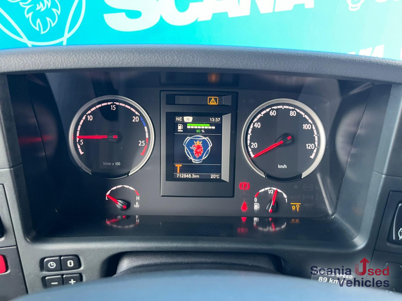 SCANIA P 410 DB6x2*4MNB RETARDER FULL AIR 8T TAIL LIFT 2T - Camión caja cerrada: foto 4 SCANIA P 410 DB6x2*4MNB RETARDER FULL AIR 8T TAIL LIFT 2T - Camión caja cerrada: foto 4
