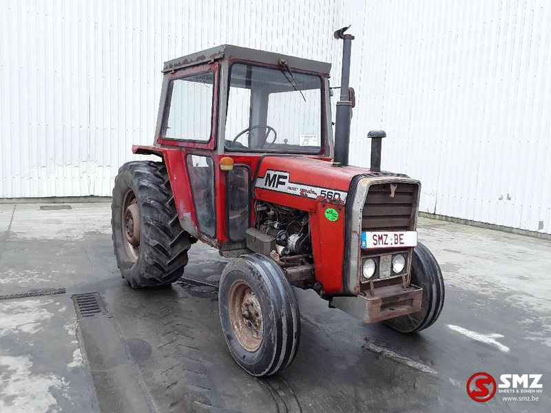 Massey Ferguson 560 - Tractor: foto 1 Massey Ferguson 560 - Tractor: foto 1