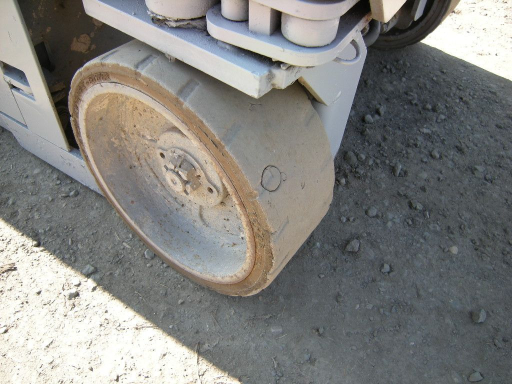 Camión con plataforma elevadora nuevo Genie GS 1932, Scherenarbeitsbühne Genie 8 m: foto 10 Camión con plataforma elevadora nuevo Genie GS 1932, Scherenarbeitsbühne Genie 8 m: foto 10