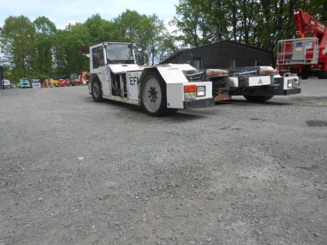 MAN AM110 Flugzeugschlepper MAN AM110 Flugzeugschlepper - Remolcador de aviones: foto 4 MAN AM110 Flugzeugschlepper MAN AM110 Flugzeugschlepper - Remolcador de aviones: foto 4