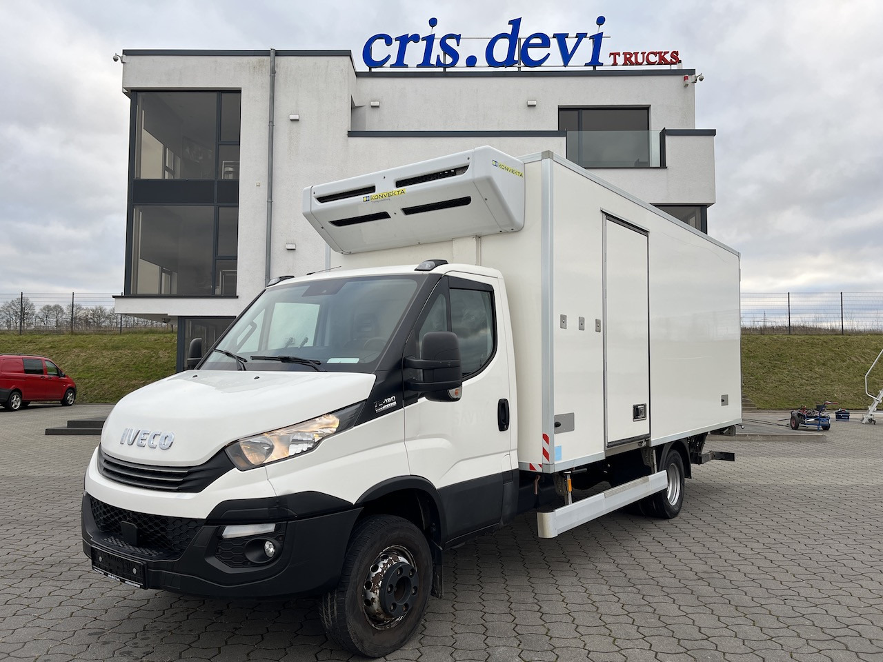 Iveco 70C18 Daily Tiefkühlkoffer mit Ladebordwand - Frigorífico furgoneta: foto 1 Iveco 70C18 Daily Tiefkühlkoffer mit Ladebordwand - Frigorífico furgoneta: foto 1