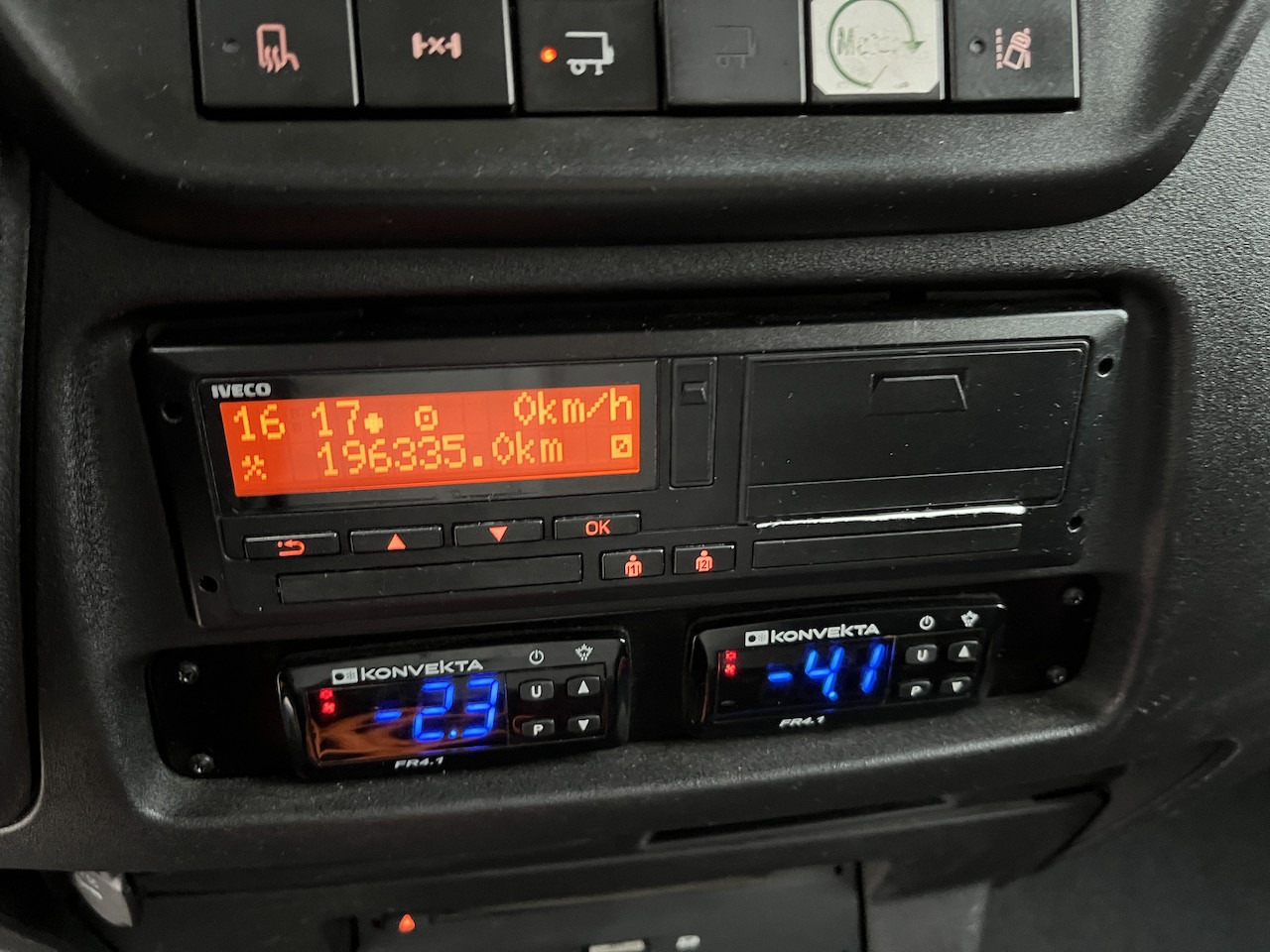 Iveco 70C18 Daily Tiefkühlkoffer mit Ladebordwand - Frigorífico furgoneta: foto 2 Iveco 70C18 Daily Tiefkühlkoffer mit Ladebordwand - Frigorífico furgoneta: foto 2
