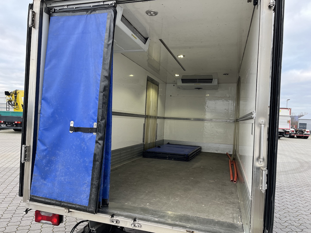 Iveco 70C18 Daily Tiefkühlkoffer mit Ladebordwand - Frigorífico furgoneta: foto 5 Iveco 70C18 Daily Tiefkühlkoffer mit Ladebordwand - Frigorífico furgoneta: foto 5