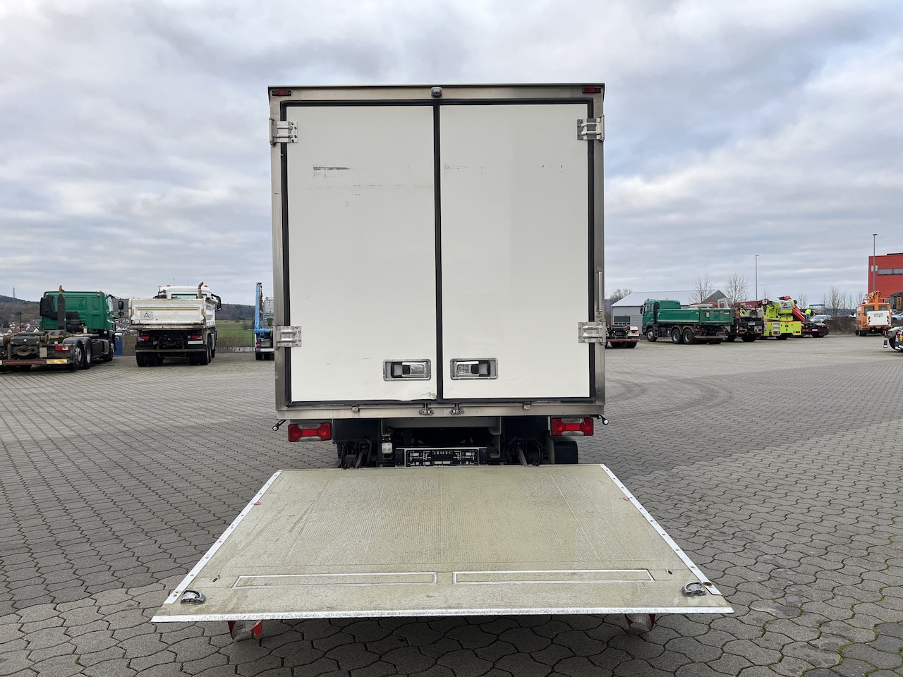 Iveco 70C18 Daily Tiefkühlkoffer mit Ladebordwand - Frigorífico furgoneta: foto 3 Iveco 70C18 Daily Tiefkühlkoffer mit Ladebordwand - Frigorífico furgoneta: foto 3