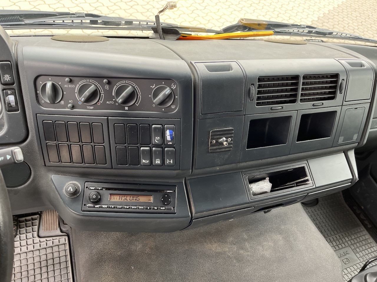 MAN TGL 8.220 4x2 Pritsche AHK - Caja abierta furgoneta: foto 2 MAN TGL 8.220 4x2 Pritsche AHK - Caja abierta furgoneta: foto 2