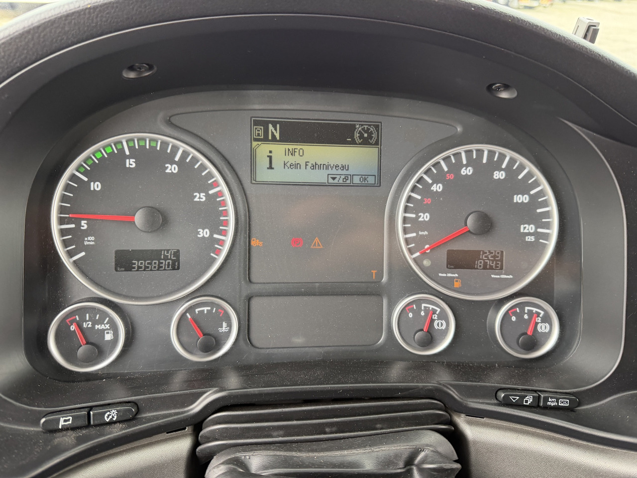 Camión de basura para transporte de basura MAN TGS 26.320 6x2 BL Faun Frontlader: foto 12 Camión de basura para transporte de basura MAN TGS 26.320 6x2 BL Faun Frontlader: foto 12