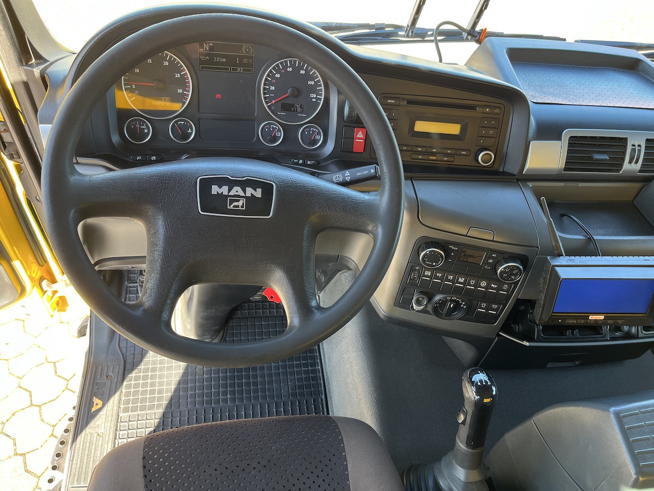 MAN TGS 28.480 6x4 4x4 Dreiseitenkipper Liftachse - Volquete camión: foto 5 MAN TGS 28.480 6x4 4x4 Dreiseitenkipper Liftachse - Volquete camión: foto 5