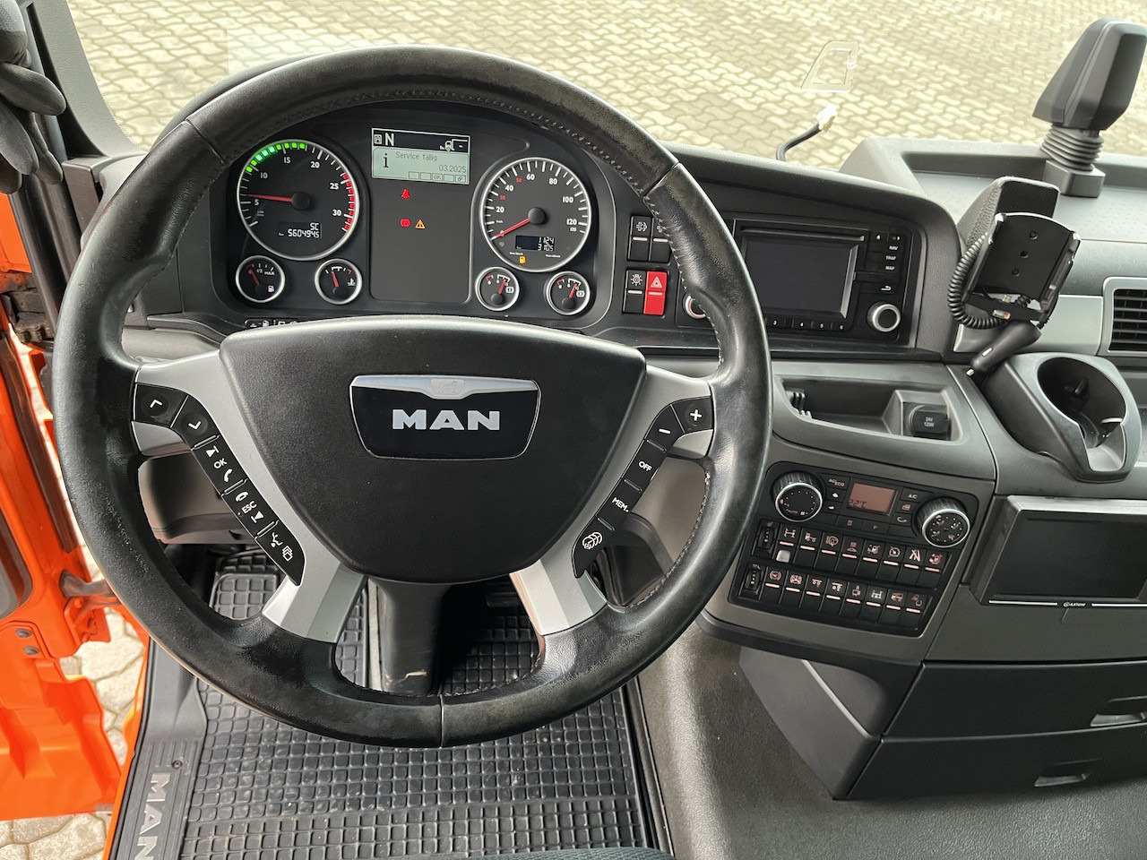 MAN TGX 26.480 6x2 Atlas 145.2 Baustoff - Camión caja abierta, Camión grúa: foto 2 MAN TGX 26.480 6x2 Atlas 145.2 Baustoff - Camión caja abierta, Camión grúa: foto 2