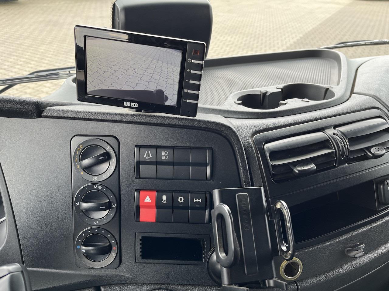 Mercedes-Benz Atego 823 4x2 AHK Hebezug Seilzug Brennholz - Caja abierta furgoneta: foto 3 Mercedes-Benz Atego 823 4x2 AHK Hebezug Seilzug Brennholz - Caja abierta furgoneta: foto 3