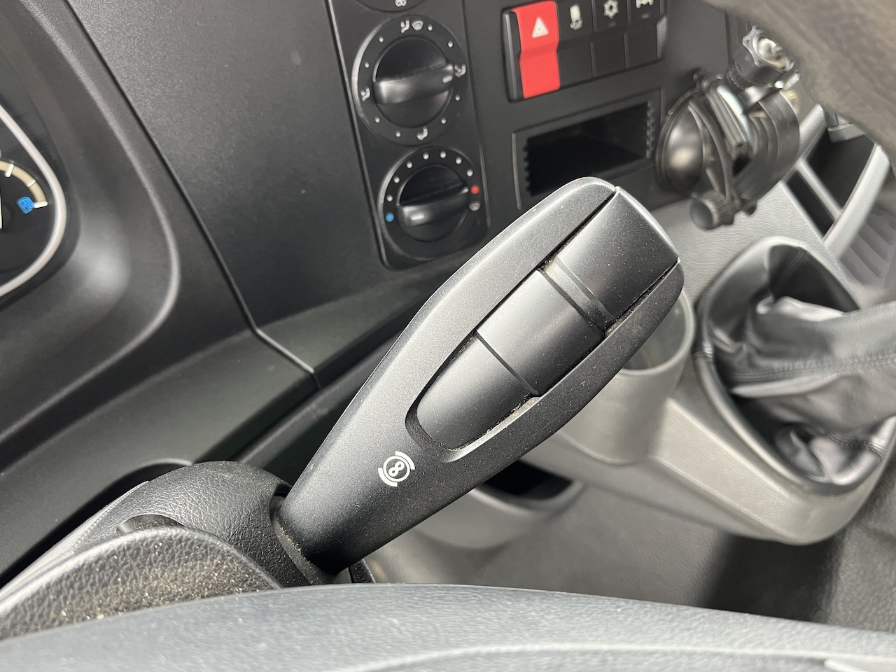 Mercedes-Benz Atego 823 4x2 AHK Hebezug Seilzug Brennholz - Caja abierta furgoneta: foto 2 Mercedes-Benz Atego 823 4x2 AHK Hebezug Seilzug Brennholz - Caja abierta furgoneta: foto 2