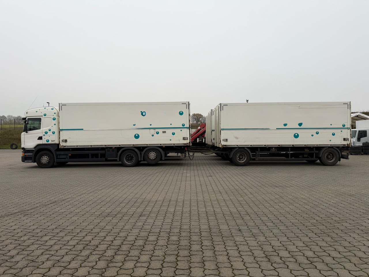 Scania R 450 6x2 Geränkezug + Orten Anhänger - Camión caja cerrada: foto 2 Scania R 450 6x2 Geränkezug + Orten Anhänger - Camión caja cerrada: foto 2