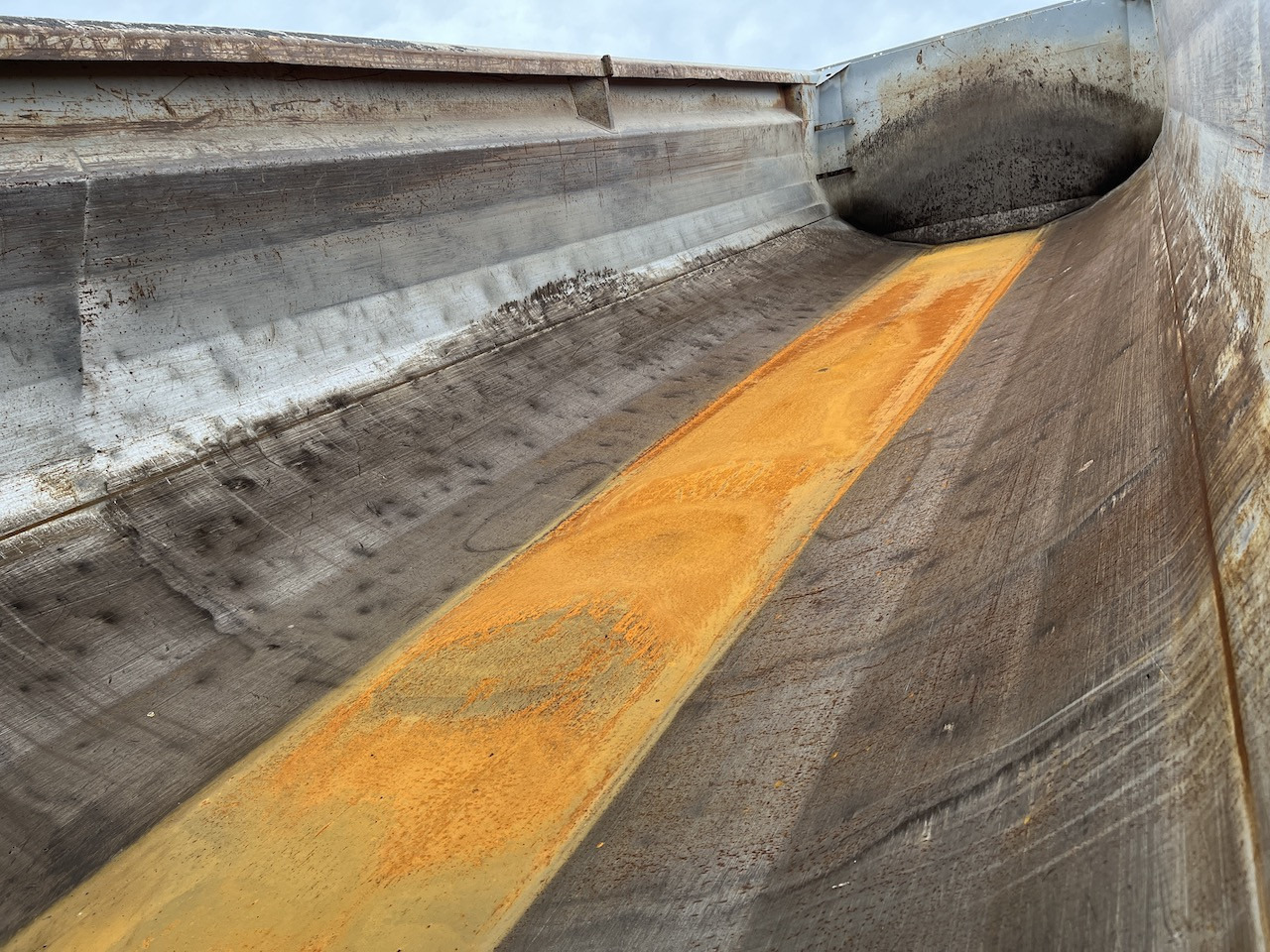 Schwarzmüller SK Kippauflieger Stahlmulde Liftachse - Volquete semirremolque: foto 2 Schwarzmüller SK Kippauflieger Stahlmulde Liftachse - Volquete semirremolque: foto 2