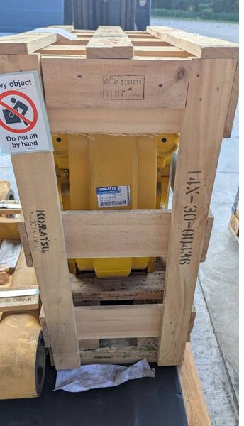 Komatsu IDLER ASSY 14X-30-00436 - Bastidor/ Chasis para Maquinaria de construcción: foto 2 Komatsu IDLER ASSY 14X-30-00436 - Bastidor/ Chasis para Maquinaria de construcción: foto 2