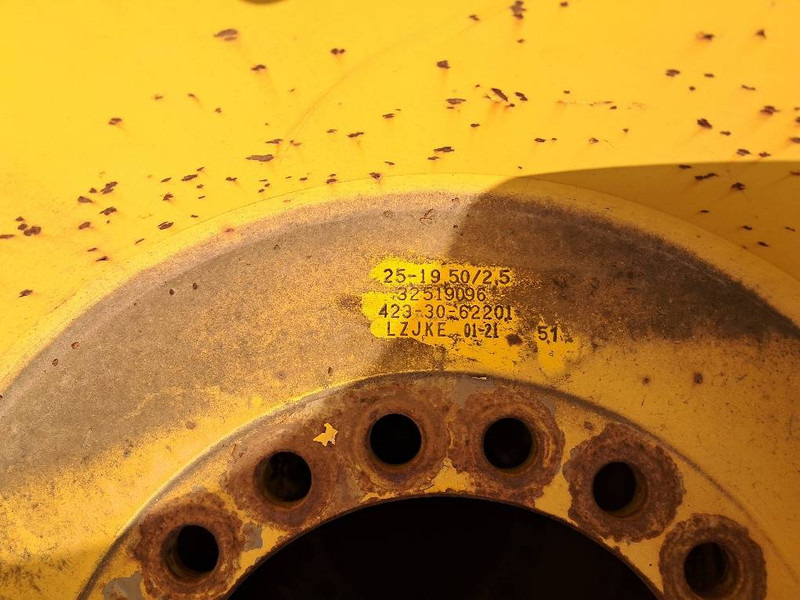 Komatsu WA380 4x RIM ASSY 423-30-62201 - Neumáticos y llantas para Maquinaria de construcción: foto 3 Komatsu WA380 4x RIM ASSY 423-30-62201 - Neumáticos y llantas para Maquinaria de construcción: foto 3