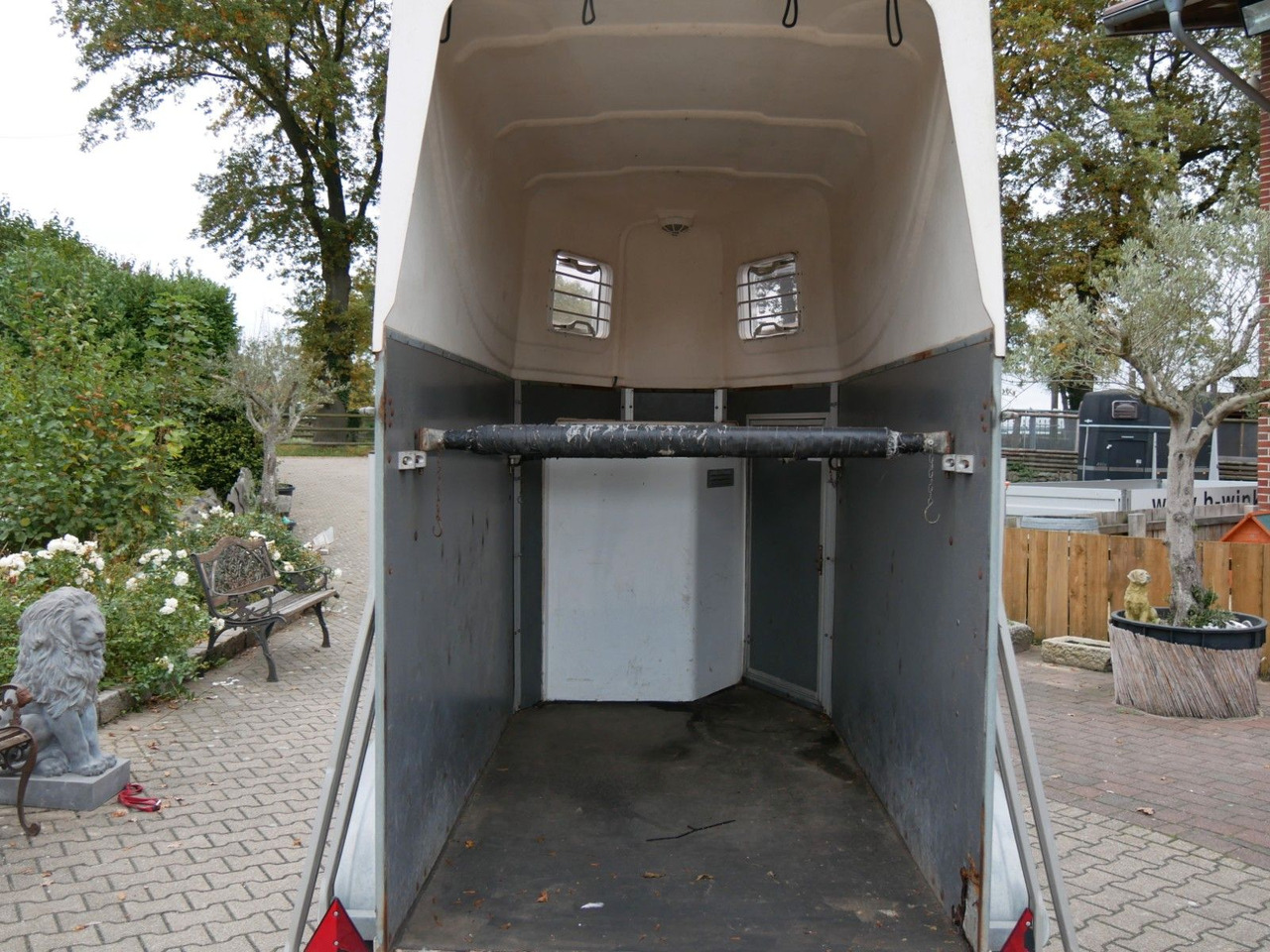 Blomert 1,5 Pferde mit Sattelkammer - Transporte de ganado remolque: foto 3 Blomert 1,5 Pferde mit Sattelkammer - Transporte de ganado remolque: foto 3