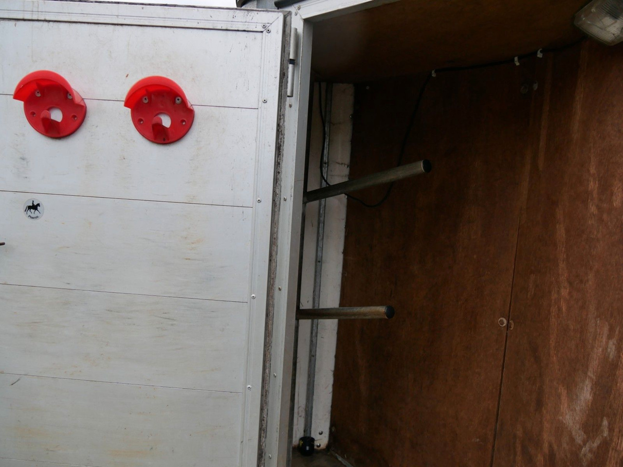 Böckmann Alu 2 Pferde mit Sattelkammer - Transporte de ganado remolque: foto 3 Böckmann Alu 2 Pferde mit Sattelkammer - Transporte de ganado remolque: foto 3