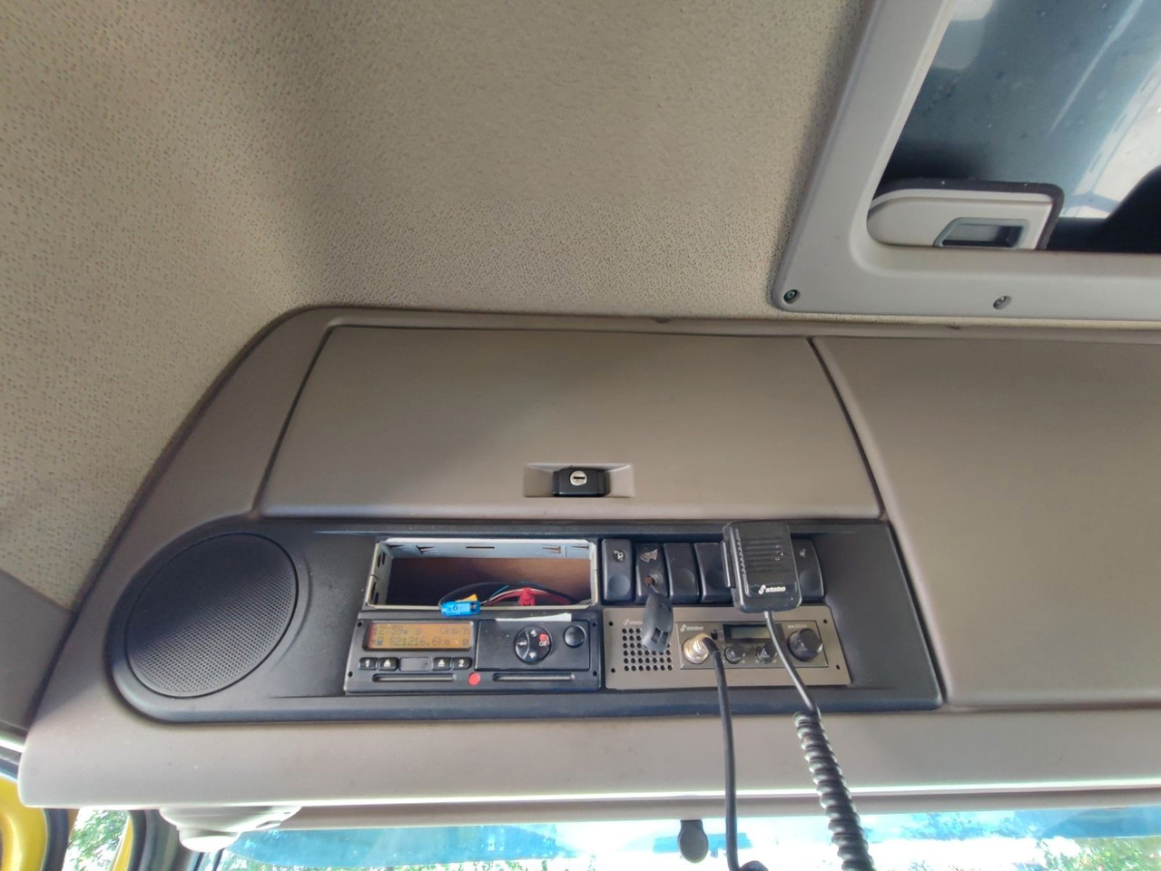 Camión para caballos DAF XF 410 SC Menke Doppelstock: foto 11 Camión para caballos DAF XF 410 SC Menke Doppelstock: foto 11