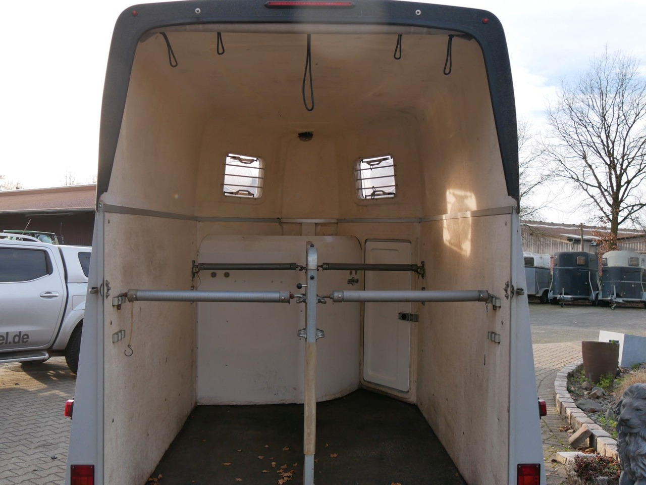 Humbaur Atis 2 Pferde Sattelkammer - Transporte de ganado remolque: foto 3 Humbaur Atis 2 Pferde Sattelkammer - Transporte de ganado remolque: foto 3