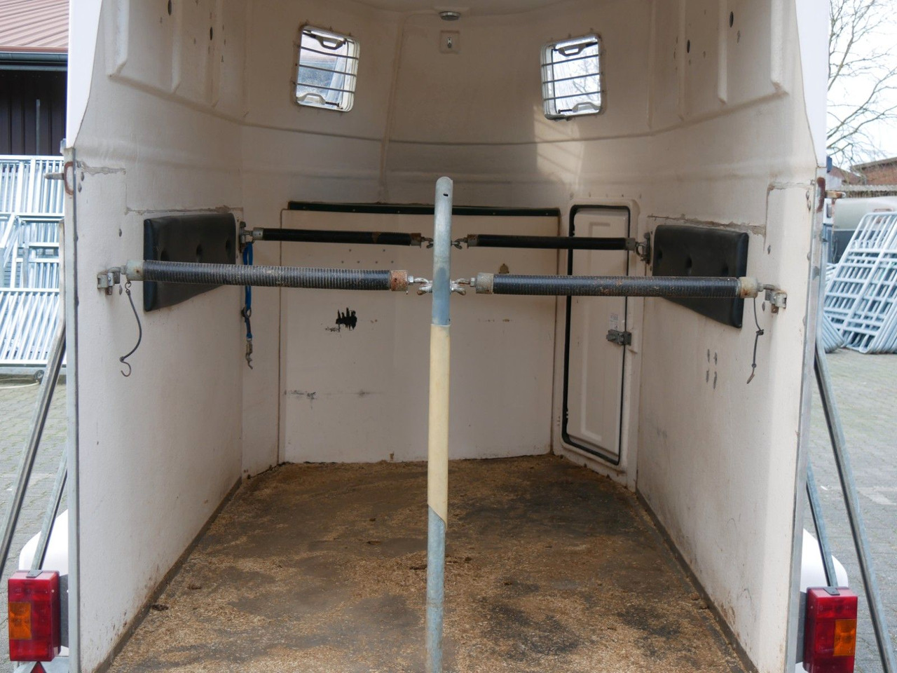 Sluis Vollpoly 2 Pferde mit Sattelkammer - Transporte de ganado remolque: foto 5 Sluis Vollpoly 2 Pferde mit Sattelkammer - Transporte de ganado remolque: foto 5