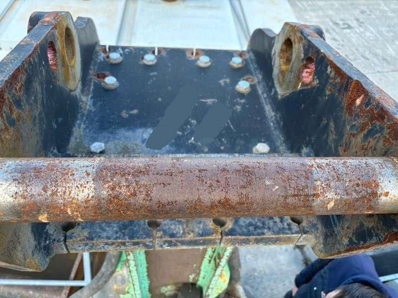 MONTABERT BRH 570 - Martillo hidráulico para Maquinaria de construcción: foto 2 MONTABERT BRH 570 - Martillo hidráulico para Maquinaria de construcción: foto 2