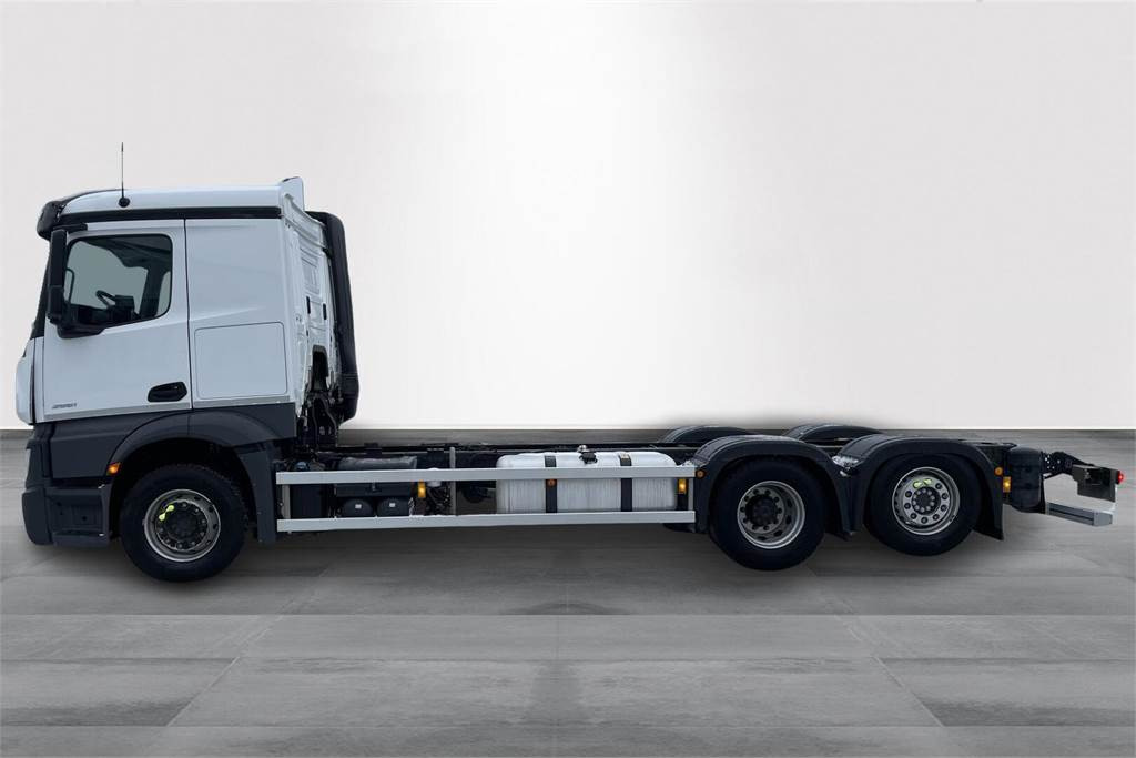 Mercedes-Benz Actros 2551L 6x2 alusta - Chasis camión: foto 2 Mercedes-Benz Actros 2551L 6x2 alusta - Chasis camión: foto 2
