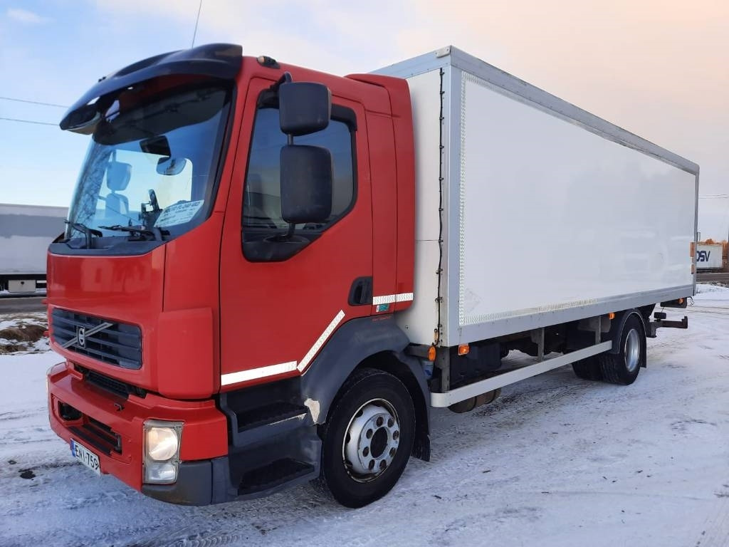 Volvo FL 240 - Camión caja cerrada: foto 1 Volvo FL 240 - Camión caja cerrada: foto 1