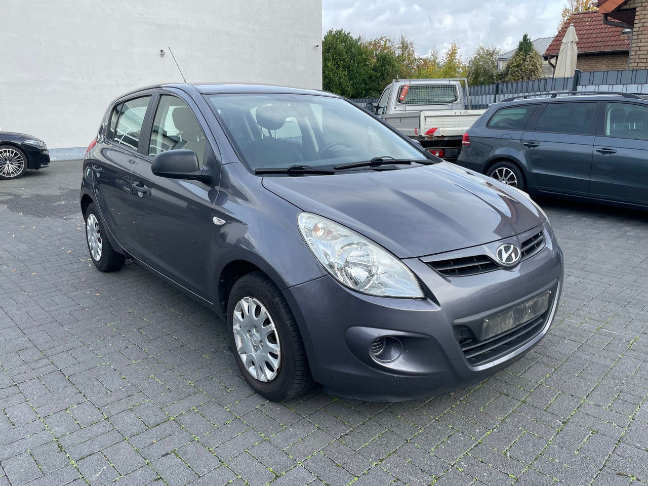 Hyundai i20 TÜV 11-2027 - Sedan: foto 1 Hyundai i20 TÜV 11-2027 - Sedan: foto 1