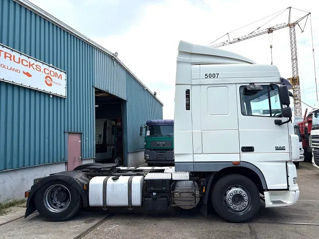 DAF XF 105.460 SPACECAB (2 IDENTICAL UNITS AVAILBLE) (ZF16 MANUAL GEARBOX / MX-BRAKE / 870+430 LITER TANK / FRIDGE / AIRCONDITIONING - Cabeza tractora: foto 4 DAF XF 105.460 SPACECAB (2 IDENTICAL UNITS AVAILBLE) (ZF16 MANUAL GEARBOX / MX-BRAKE / 870+430 LITER TANK / FRIDGE / AIRCONDITIONING - Cabeza tractora: foto 4