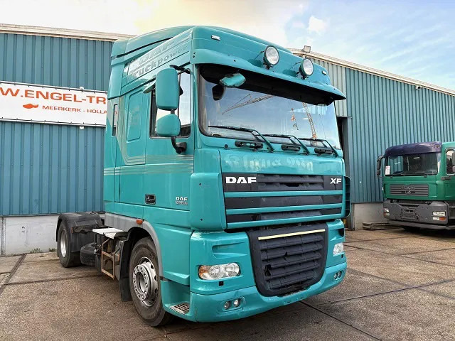 DAF XF 105.460 SPACECAB (EURO 5 / ZF16 MANUAL GEARBOX / P.T.O. / AIRCONDITIONING / FRIDGE UNDER BED / ETC.) - Cabeza tractora: foto 2 DAF XF 105.460 SPACECAB (EURO 5 / ZF16 MANUAL GEARBOX / P.T.O. / AIRCONDITIONING / FRIDGE UNDER BED / ETC.) - Cabeza tractora: foto 2