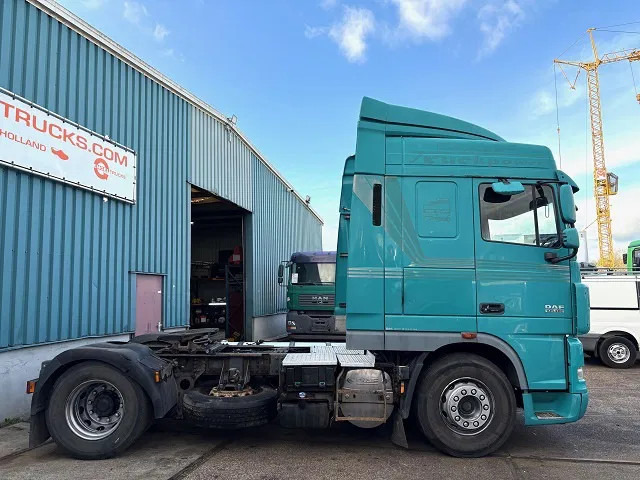 DAF XF 105.460 SPACECAB (EURO 5 / ZF16 MANUAL GEARBOX / P.T.O. / AIRCONDITIONING / FRIDGE UNDER BED / ETC.) - Cabeza tractora: foto 5 DAF XF 105.460 SPACECAB (EURO 5 / ZF16 MANUAL GEARBOX / P.T.O. / AIRCONDITIONING / FRIDGE UNDER BED / ETC.) - Cabeza tractora: foto 5