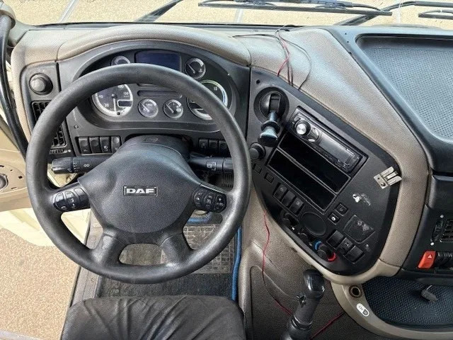 DAF XF 105.460 SPACECAB (ZF-MANUAL GEARBOX / 2x DIESELTANK / MX-ENGINE BRAKE / AIRCONDITIONING / FRIDGE / ETC.) - Cabeza tractora: foto 5 DAF XF 105.460 SPACECAB (ZF-MANUAL GEARBOX / 2x DIESELTANK / MX-ENGINE BRAKE / AIRCONDITIONING / FRIDGE / ETC.) - Cabeza tractora: foto 5