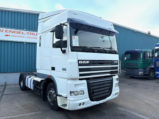 DAF XF 105.460 SPACECAB (ZF-MANUAL GEARBOX / 2x DIESELTANK / MX-ENGINE BRAKE / AIRCONDITIONING / FRIDGE / ETC.) - Cabeza tractora: foto 1 DAF XF 105.460 SPACECAB (ZF-MANUAL GEARBOX / 2x DIESELTANK / MX-ENGINE BRAKE / AIRCONDITIONING / FRIDGE / ETC.) - Cabeza tractora: foto 1