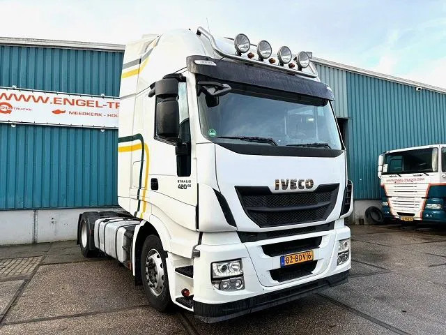 Iveco Stralis 440.42 /TP HIGH-WAY (EURO 6 / AUTOMATIC GEARBOX / 2x TANK / FRIDGE / AIRCONDITIONING / ETC.) - Cabeza tractora: foto 2 Iveco Stralis 440.42 /TP HIGH-WAY (EURO 6 / AUTOMATIC GEARBOX / 2x TANK / FRIDGE / AIRCONDITIONING / ETC.) - Cabeza tractora: foto 2