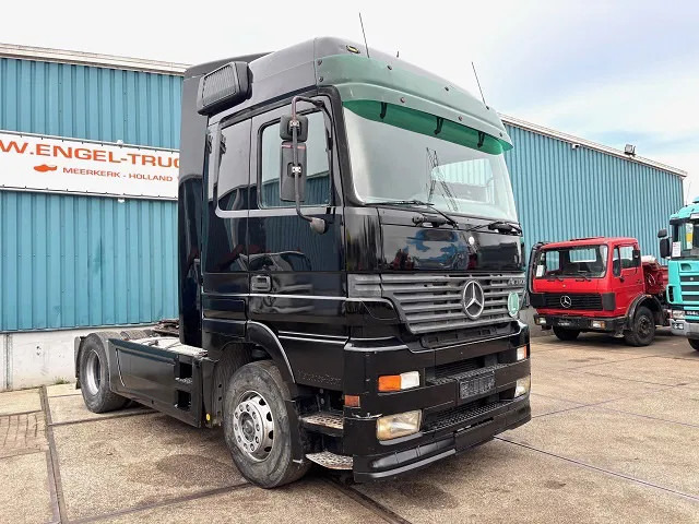 Mercedes-Benz Actros 1840 LS (MP1) 4x2 MEGASPACE (EPS WITH CLUTCH (3 PEDALS) / RETARDER / AIRCONDITIONING) - Cabeza tractora: foto 2 Mercedes-Benz Actros 1840 LS (MP1) 4x2 MEGASPACE (EPS WITH CLUTCH (3 PEDALS) / RETARDER / AIRCONDITIONING) - Cabeza tractora: foto 2
