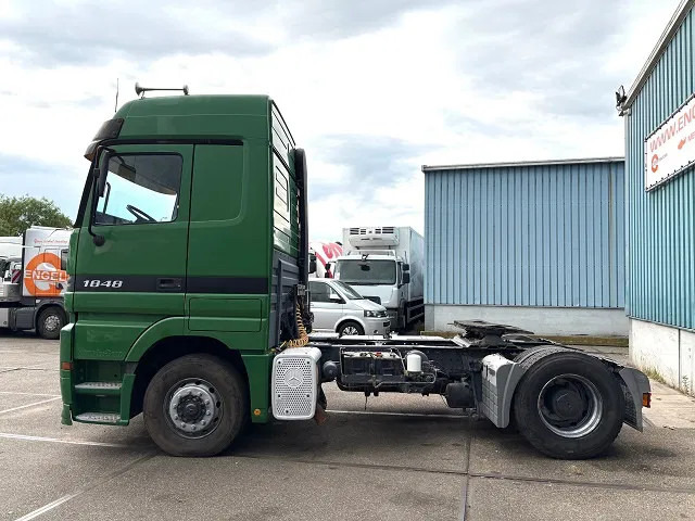 Mercedes-Benz Actros 1848 V8 MEGASPACE (EPS WITH CLUTCH (3 PEDALS) / REDUCTION AXLE / FRIDGE / ETC.) - Cabeza tractora: foto 5 Mercedes-Benz Actros 1848 V8 MEGASPACE (EPS WITH CLUTCH (3 PEDALS) / REDUCTION AXLE / FRIDGE / ETC.) - Cabeza tractora: foto 5