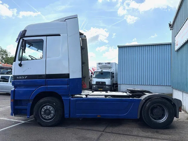Mercedes-Benz Actros 1857 LS (MP1) MEGASPACE (EPS WITH CLUTCH (3-PEDALS) / RETARDER / REDUCTION AXLE / AIRCONDITIONING) - Cabeza tractora: foto 5 Mercedes-Benz Actros 1857 LS (MP1) MEGASPACE (EPS WITH CLUTCH (3-PEDALS) / RETARDER / REDUCTION AXLE / AIRCONDITIONING) - Cabeza tractora: foto 5
