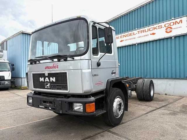MAN 18 18.232 4x2 FULL STEEL CHASSIS (MANUAL GEARBOX / FULL STEEL SUSPENSION / REDUCTION AXLE) - Chasis camión: foto 1 MAN 18 18.232 4x2 FULL STEEL CHASSIS (MANUAL GEARBOX / FULL STEEL SUSPENSION / REDUCTION AXLE) - Chasis camión: foto 1