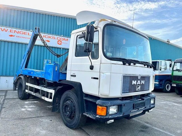 MAN F 18.232 (6 CILINDER) M90 WITH TELESCOPIC CONTAINER SYSTEM (8 GEARS MANUAL GEARBOX / EURO 1 (MECHANICAL PUMP AND INJECTORS)) - Portacontenedor de cadenas camión: foto 2 MAN F 18.232 (6 CILINDER) M90 WITH TELESCOPIC CONTAINER SYSTEM (8 GEARS MANUAL GEARBOX / EURO 1 (MECHANICAL PUMP AND INJECTORS)) - Portacontenedor de cadenas camión: foto 2