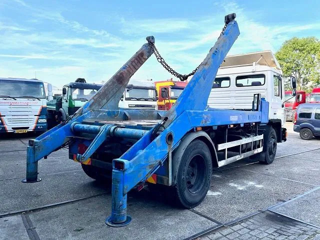 MAN F 18.232 (6 CILINDER) M90 WITH TELESCOPIC CONTAINER SYSTEM (8 GEARS MANUAL GEARBOX / EURO 1 (MECHANICAL PUMP AND INJECTORS)) - Portacontenedor de cadenas camión: foto 3 MAN F 18.232 (6 CILINDER) M90 WITH TELESCOPIC CONTAINER SYSTEM (8 GEARS MANUAL GEARBOX / EURO 1 (MECHANICAL PUMP AND INJECTORS)) - Portacontenedor de cadenas camión: foto 3
