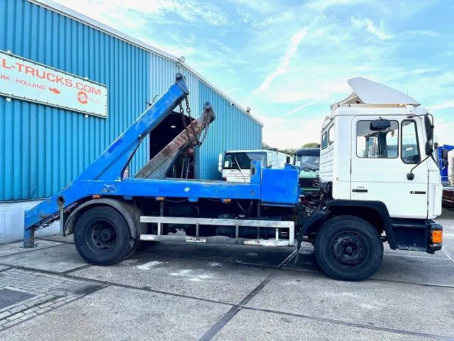 MAN F 18.232 (6 CILINDER) M90 WITH TELESCOPIC CONTAINER SYSTEM (8 GEARS MANUAL GEARBOX / EURO 1 (MECHANICAL PUMP AND INJECTORS)) - Portacontenedor de cadenas camión: foto 4 MAN F 18.232 (6 CILINDER) M90 WITH TELESCOPIC CONTAINER SYSTEM (8 GEARS MANUAL GEARBOX / EURO 1 (MECHANICAL PUMP AND INJECTORS)) - Portacontenedor de cadenas camión: foto 4