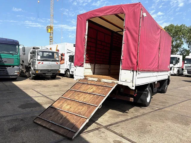 Mercedes-Benz LK 814 K 6-CILINDER FULL STEEL WITH TENT BOX / CATTLE BOX (MANUAL GEARBOX / FULL STEEL SUSPENSION) - Camión lona: foto 4 Mercedes-Benz LK 814 K 6-CILINDER FULL STEEL WITH TENT BOX / CATTLE BOX (MANUAL GEARBOX / FULL STEEL SUSPENSION) - Camión lona: foto 4