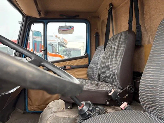 Portavehículos camión Mercedes-Benz LK 814 RECOVERY TRUCK / CAR-MACHINE TRANSPORTER (6-CILINDER / MANUAL GEARBOX / FULL STEEL SUSPENSION / WINCH / HYDRAULIC RAMPS): foto 15