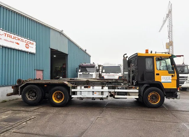 Volvo FL 12.380 6x2 A-RIDE (ORIGINAL DUTCH) HOOK-ARM CONTAINER SYSTEM (FULL STEEL SUSPENSION / REDUCTION AXLE / 10 TIRES / 8.000 KG. F - Multibasculante camión: foto 4 Volvo FL 12.380 6x2 A-RIDE (ORIGINAL DUTCH) HOOK-ARM CONTAINER SYSTEM (FULL STEEL SUSPENSION / REDUCTION AXLE / 10 TIRES / 8.000 KG. F - Multibasculante camión: foto 4