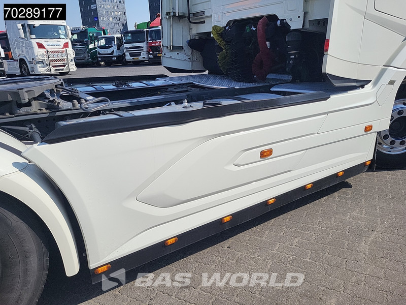 Cabeza tractora DAF XG+ 530 4X2 Retarder 2x Tanks Standklima Leather Alcoa's: foto 13