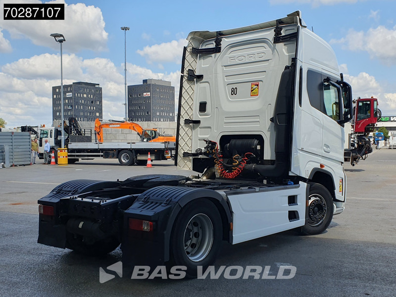 Ford F-Max 500 4X2 Retarder 2x Tanks Standklima ACC Euro 6 - Cabeza tractora: foto 5 Ford F-Max 500 4X2 Retarder 2x Tanks Standklima ACC Euro 6 - Cabeza tractora: foto 5