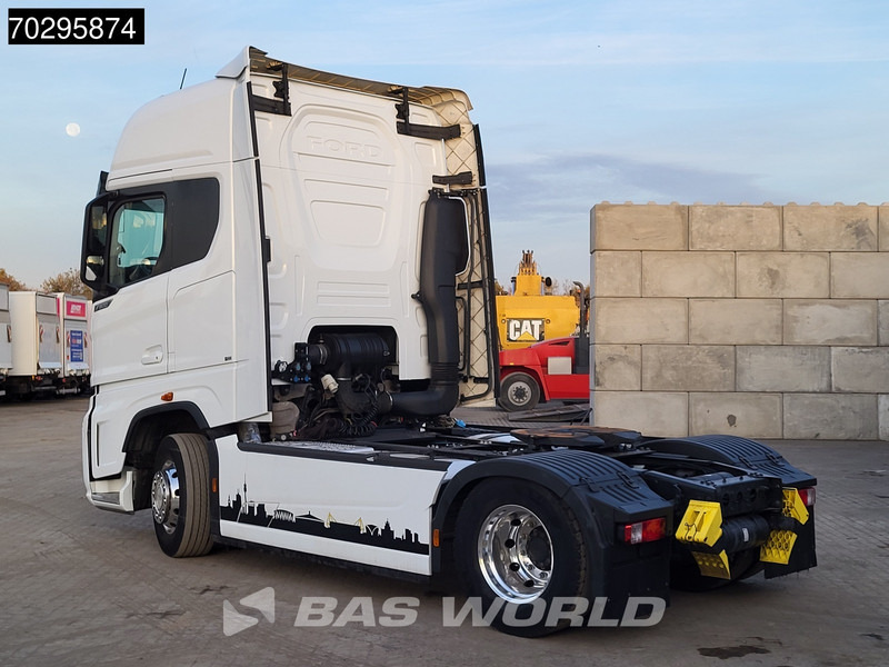 Ford F-Max 500 4X2 Retarder 2x Tanks Standklima Euro 6 - Cabeza tractora: foto 2 Ford F-Max 500 4X2 Retarder 2x Tanks Standklima Euro 6 - Cabeza tractora: foto 2