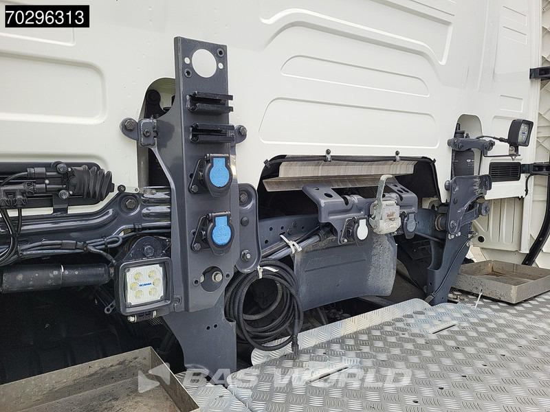 Scania R590 6X2 WB315! Retarder Full-Air 2xTanks Leather ACC Navi LED Euro 6 - Cabeza tractora: foto 2 Scania R590 6X2 WB315! Retarder Full-Air 2xTanks Leather ACC Navi LED Euro 6 - Cabeza tractora: foto 2