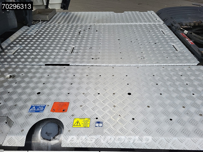 Scania R590 6X2 WB315! Retarder Full-Air 2xTanks Leather ACC Navi LED Euro 6 - Cabeza tractora: foto 5 Scania R590 6X2 WB315! Retarder Full-Air 2xTanks Leather ACC Navi LED Euro 6 - Cabeza tractora: foto 5